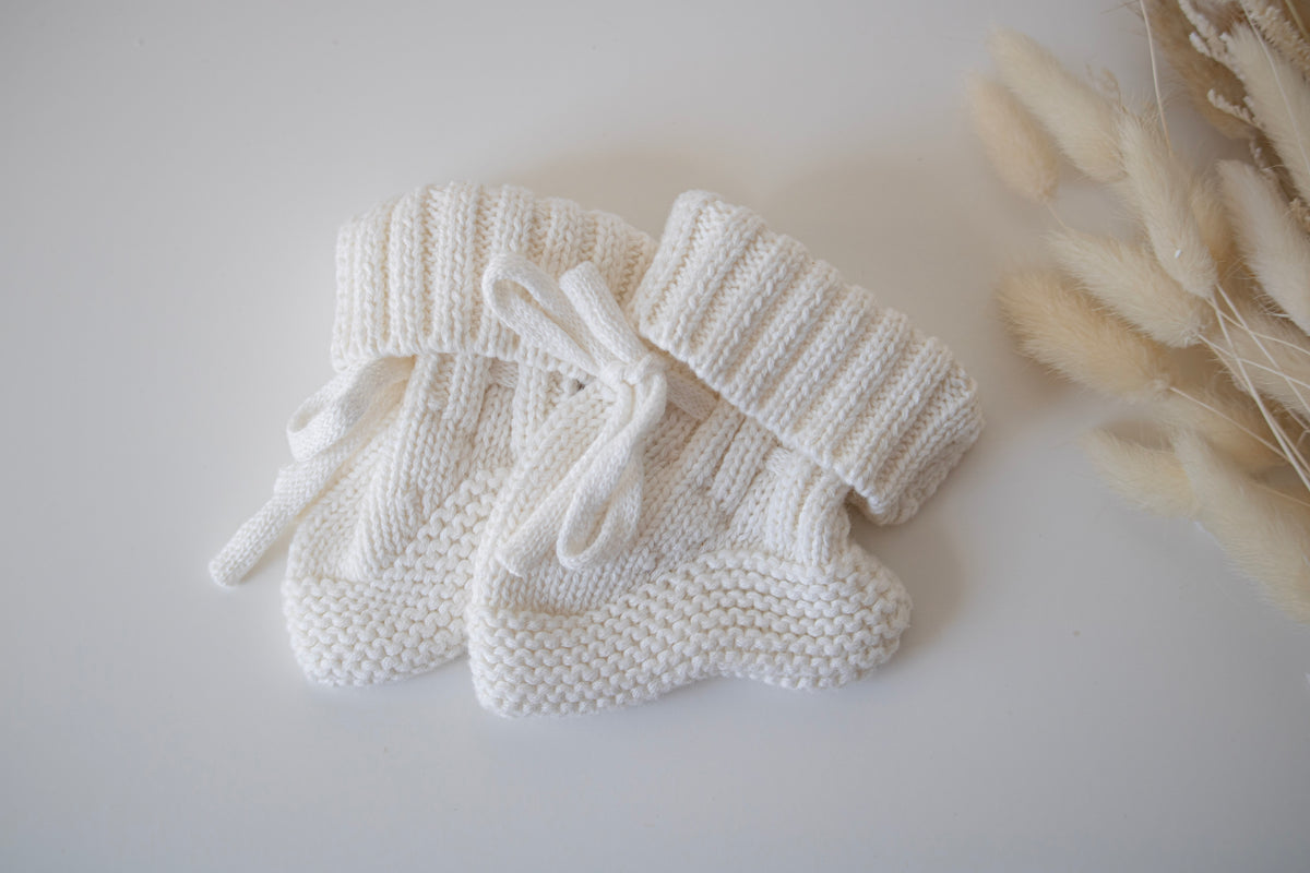 KNITTED BOOTIES | OFF WHITE