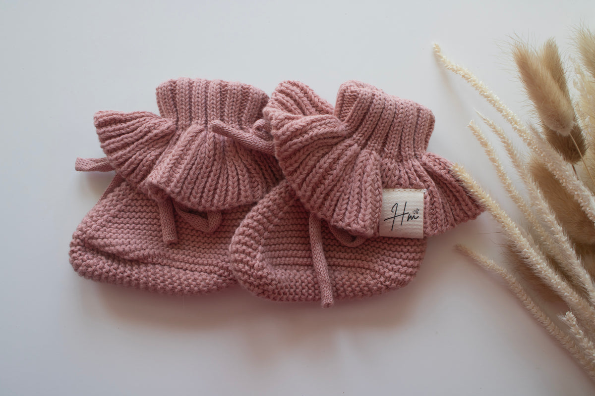 KNITTED BOOTIES | RUFFLE DUSTY ROSE