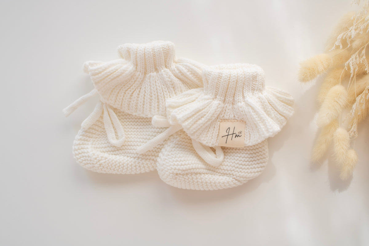 KNITTED BOOTIES | RUFFLE OFF WHITE